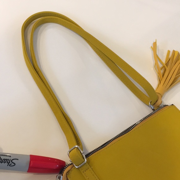 ✅ SOLD Yellow Crossbody Purse (Adjustable Strap) Pleather - Picture 11 of 12